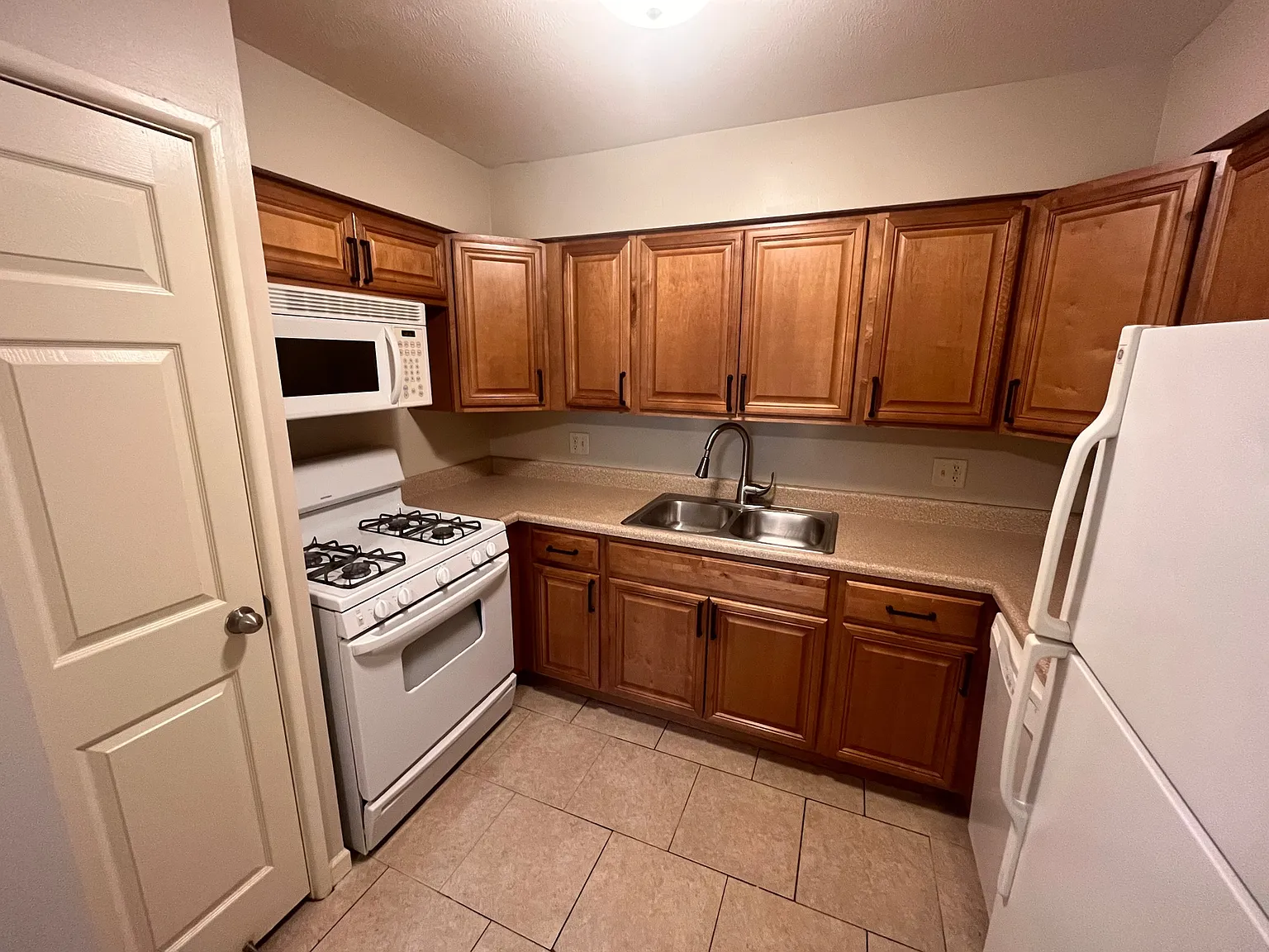 2 bed, 996 sqft, $1,299 — Photo 3