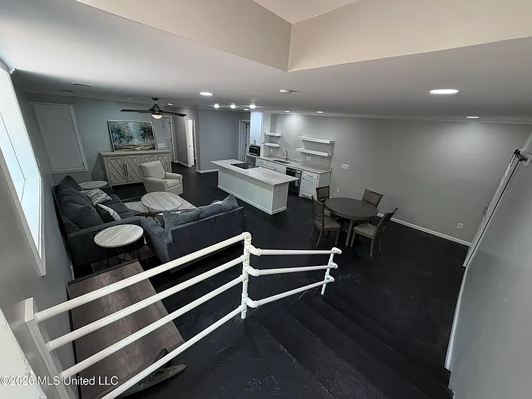 620 Crawford St — Photo 4