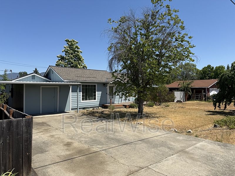 1st image of 220 Marion Ln
