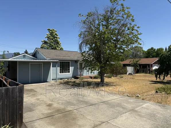 220 Marion Ln, Grants Pass, OR 97527