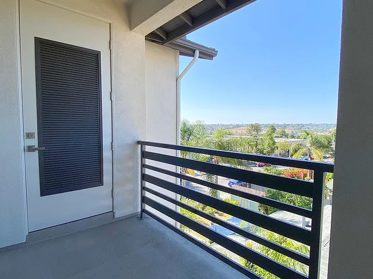 La Perla Apartments — Photo 11