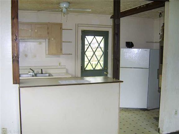 2nd image of 7402 Vernon Pl