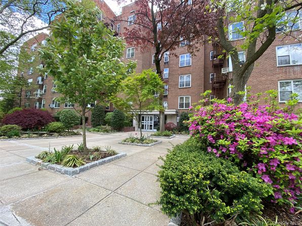 209-80 18th Avenue #2G, Bayside, NY 11360