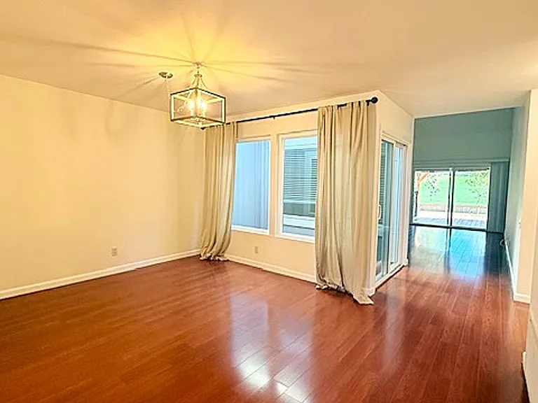 506 Silver Lake Dr — Photo 5