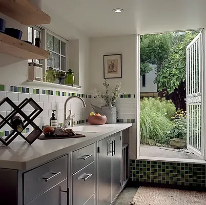 Rented by Outlive | media 33