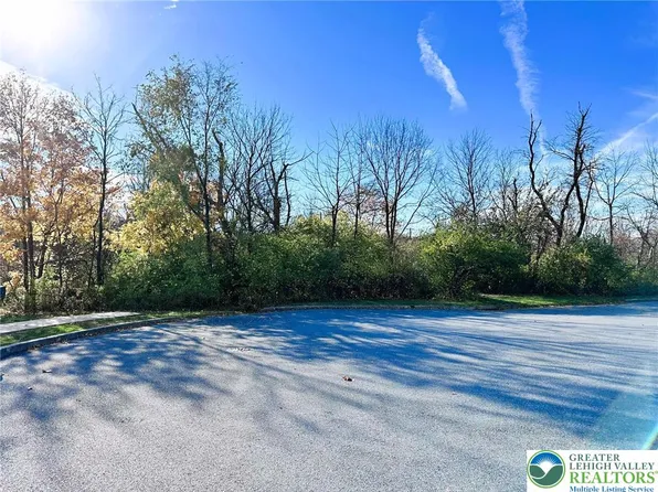 3161 7th Ave, Whitehall, PA 18052