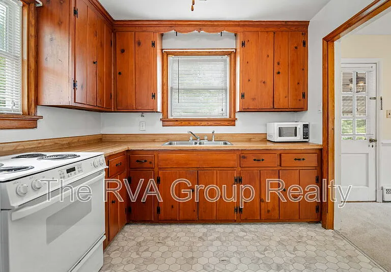 10530 Lambeth Rd — Photo 16