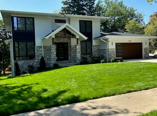 990 Saxony Dr, Highland Park, IL