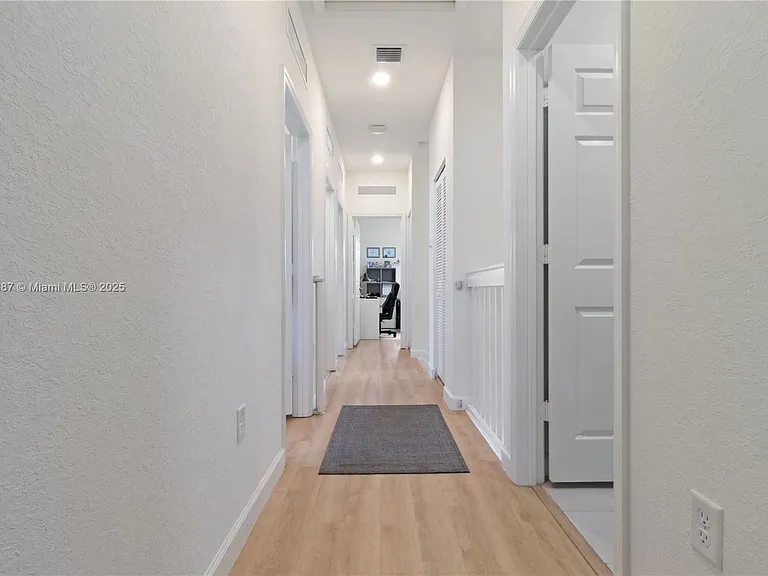 3431 W 109th Pl — Photo 11