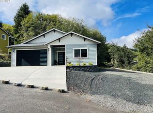 905 Bellevue Dr, Reedsport, OR 97467