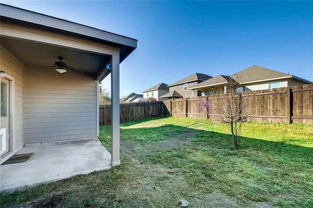 3 bed, 1752 sqft, $2,099 — Photo 2