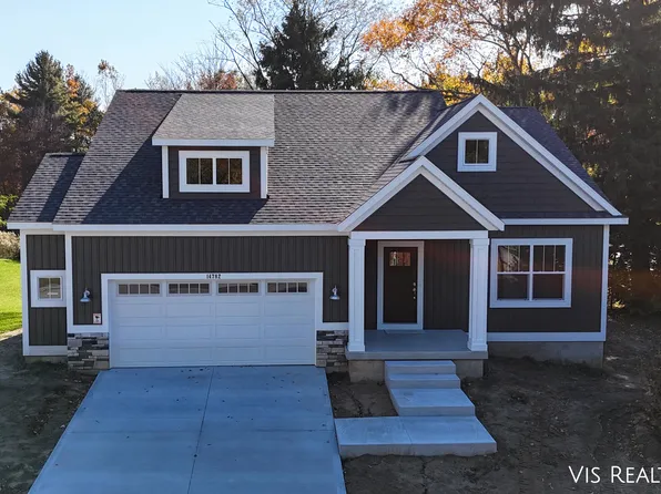 14782 Arcadia Woods Dr, Spring Lake, MI 49456