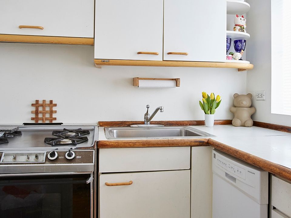 2nd image of 353 W 56th St APT 8L