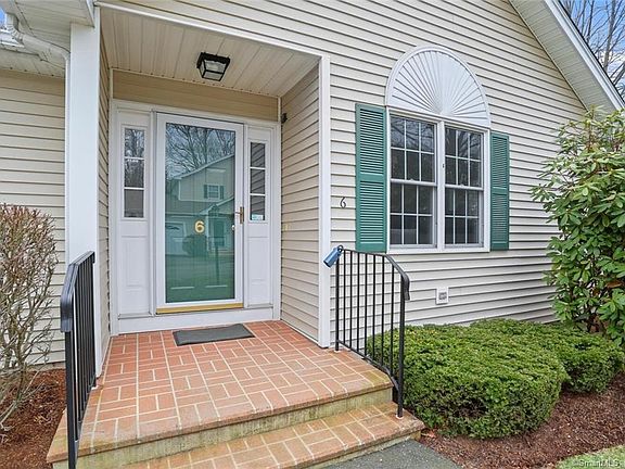 3rd image of 6 Cherry Blossom Ln