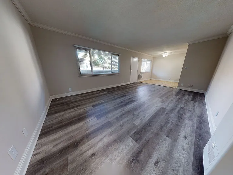 Stanley Gardens Apts - Spacious, Bright and Beatiful One Bedroom! CALL NOW! — Photo 7
