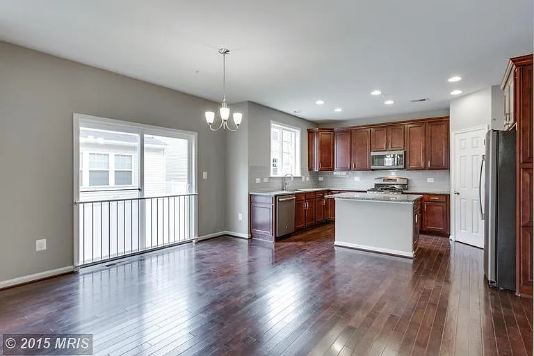 408 St Martins Ln — Photo 4