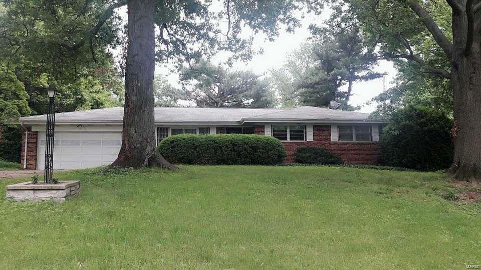 1st image of 11 Grand Circle Dr