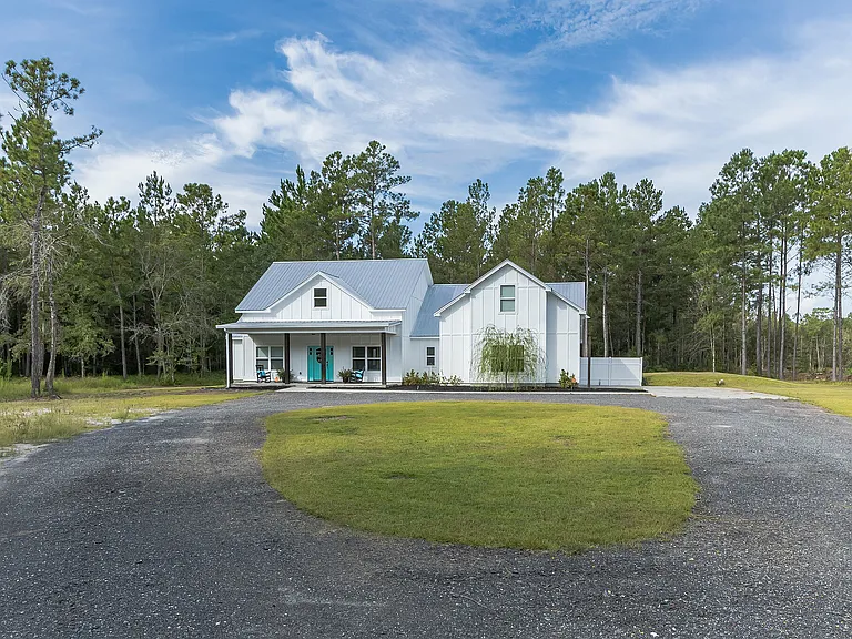 212 Clinch Ln — Photo 1