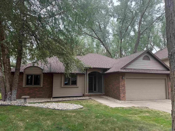 373 Muirfield Ct, North Sioux City, SD 57049