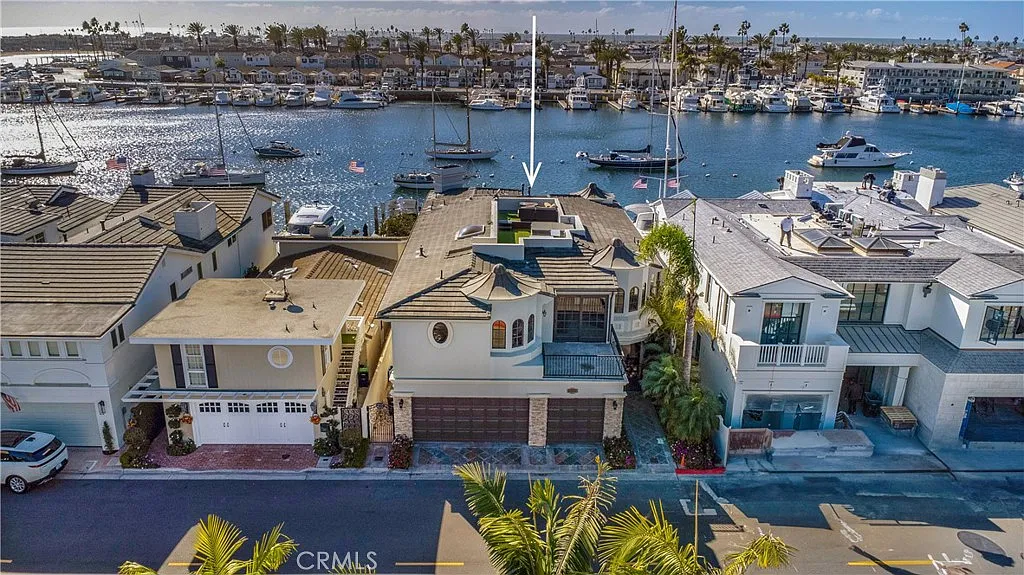 4 bed, 3.5 bath, 4086 sqft, $30,000 — Photo 4