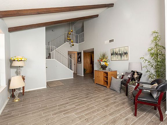 Living room / dining room