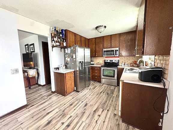 4th image of 2466 Skillman Ave E