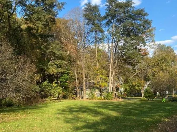 1899 Woods Edge Dr, Millport, NY 14864