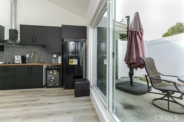 1 bed, 950 sqft, $2,100 — Photo 2