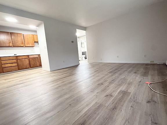 4th image of 2080 Allen Blvd #7