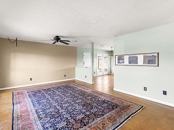 5th image of 6067 Cottontail Rd NE