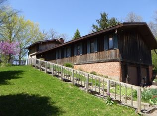 10789 Shagbark Rd, Dubuque, IA 52003