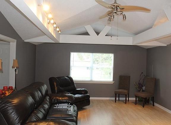 4th image of 233 Highland Dr
