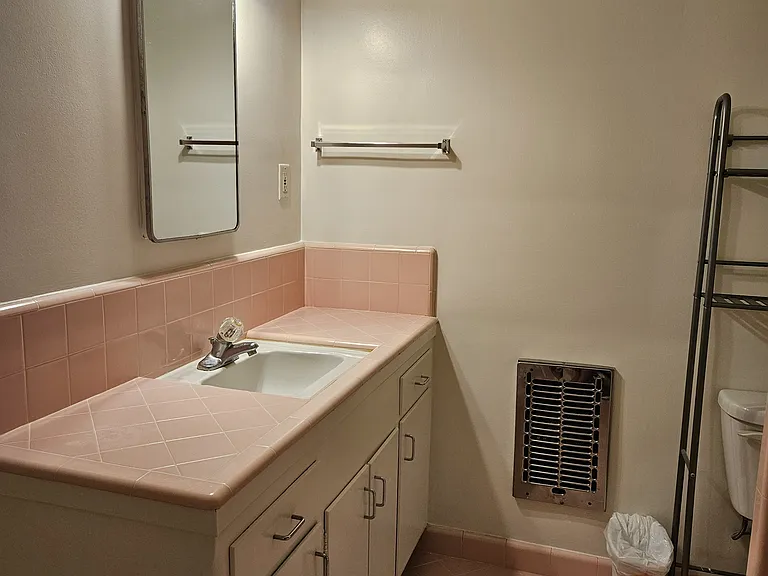 1124 N Louise St #F — Photo 13
