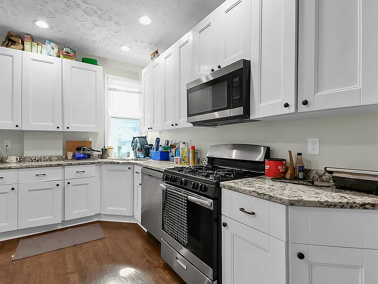 1508 Summit St — Photo 4