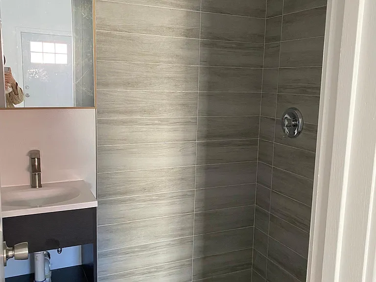 shower for bedroom 1