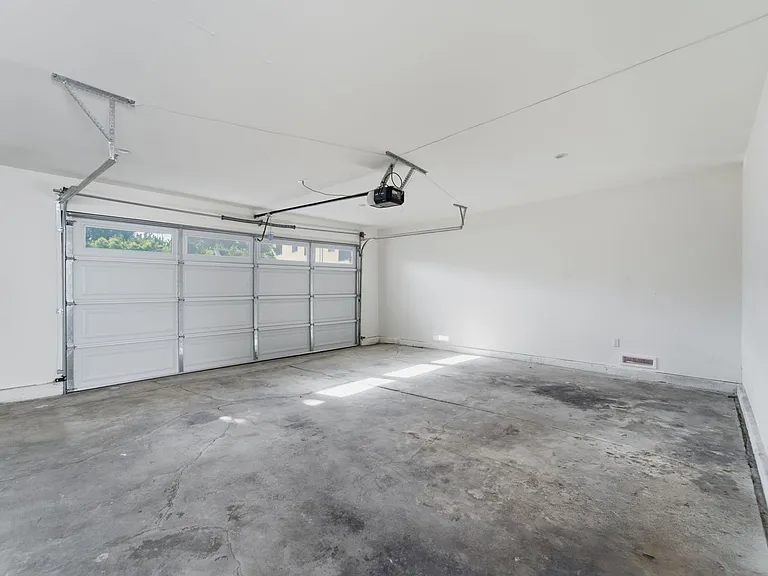 2122 S Highland Ave — Photo 31