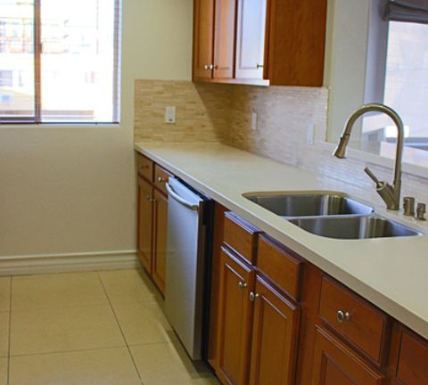 4th image of 936 N Hudson Ave #202