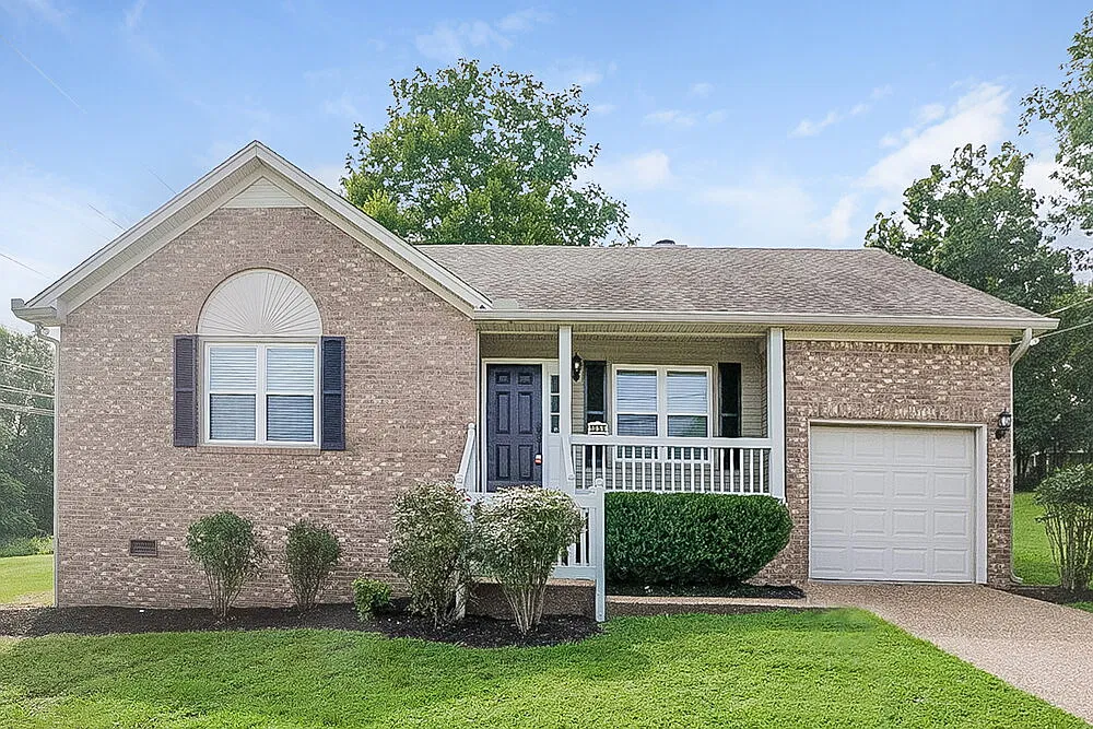 3 bed, 2.0 bath, 1275 sqft, $1,930 — Photo 1