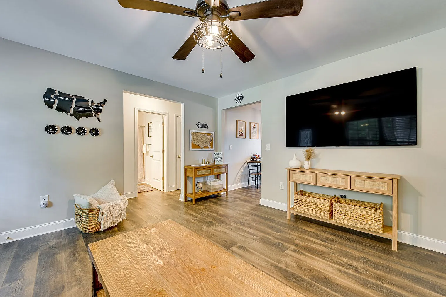 3 bed, 2.0 bath, 1442 sqft, $4,205 — Photo 2