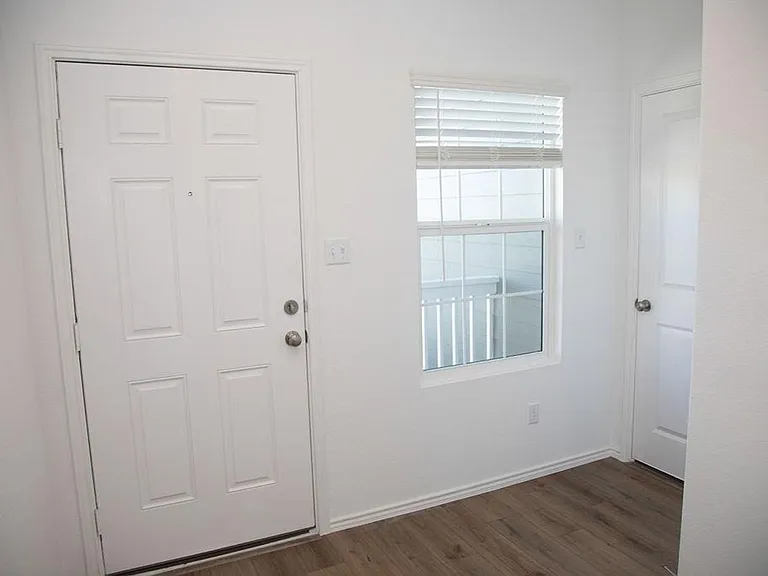1127 Catfish Ln — Photo 4