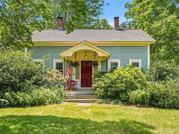 362 Abbott Run Valley Rd, Cumberland, RI 02864