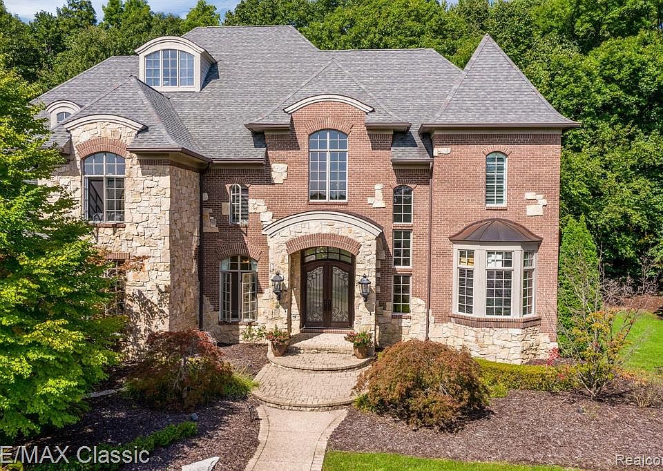 1st image of 21127 Rosewood Ct