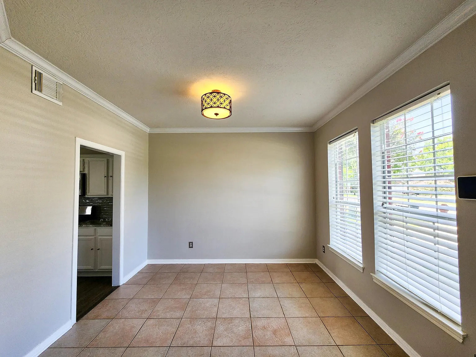 4 bed, 2.5 bath, 2483 sqft, $2,450 — Photo 4
