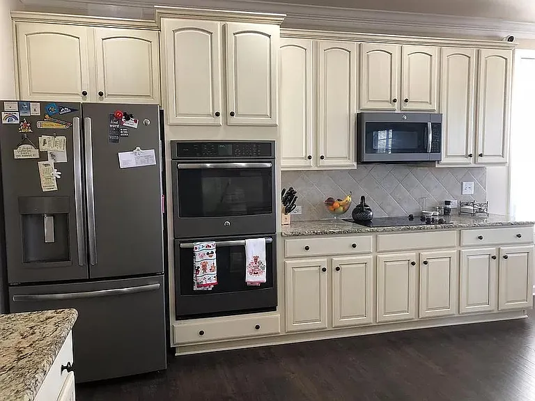 7906 Avanti Dr — Photo 2