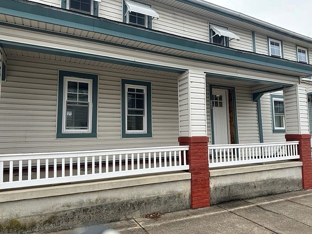 1st image of 129 E Market St #2