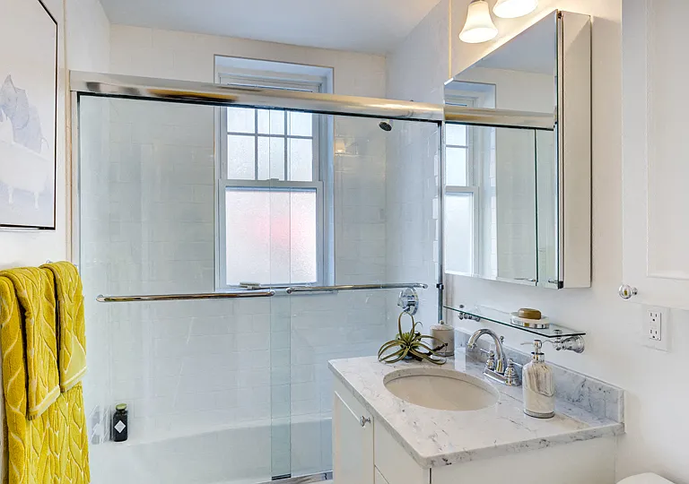 Auburn Harris Courtyard - Bathroom