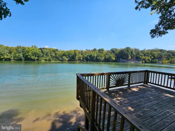 35 Boo Blvd, Falling Waters, WV 25419