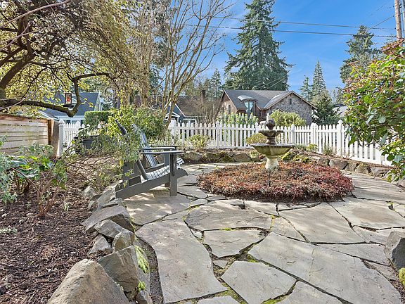 3rd image of 135 Middlecrest Rd