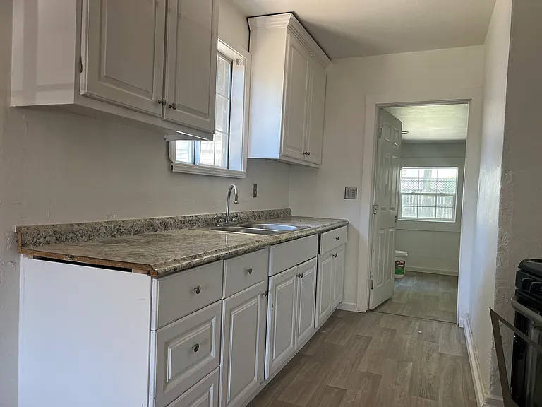 2024 Willow Ave — Photo 3