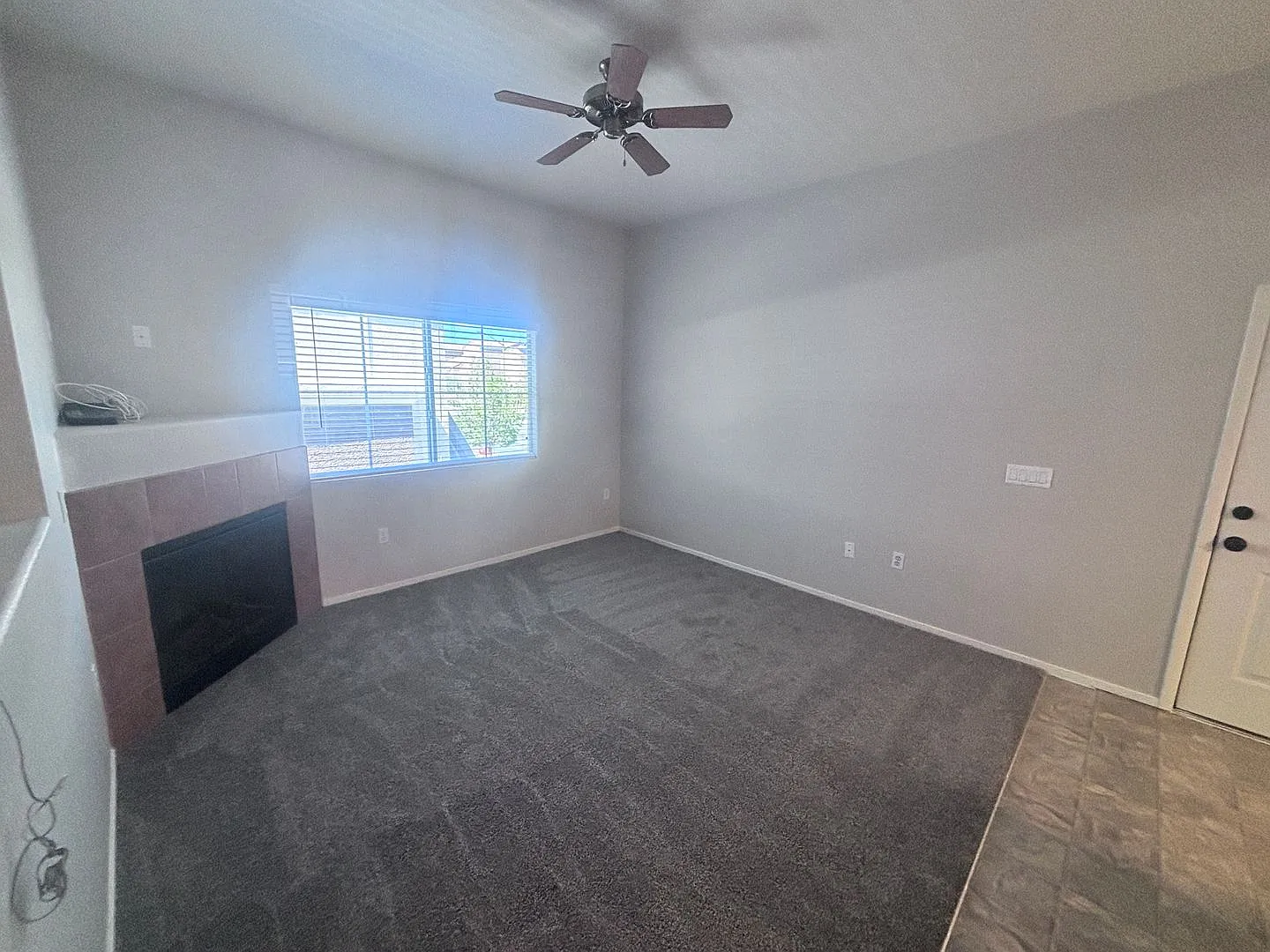 2 Bed + Den/ 2 Bath 2nd floor condo in Gated Community — Photo 4